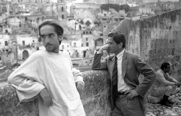 Enrike Irazoki i Pjer Paolo Pazolini na snimanju filma Jevanđelje po Mateju, Matera, Italija, 1964. godine.